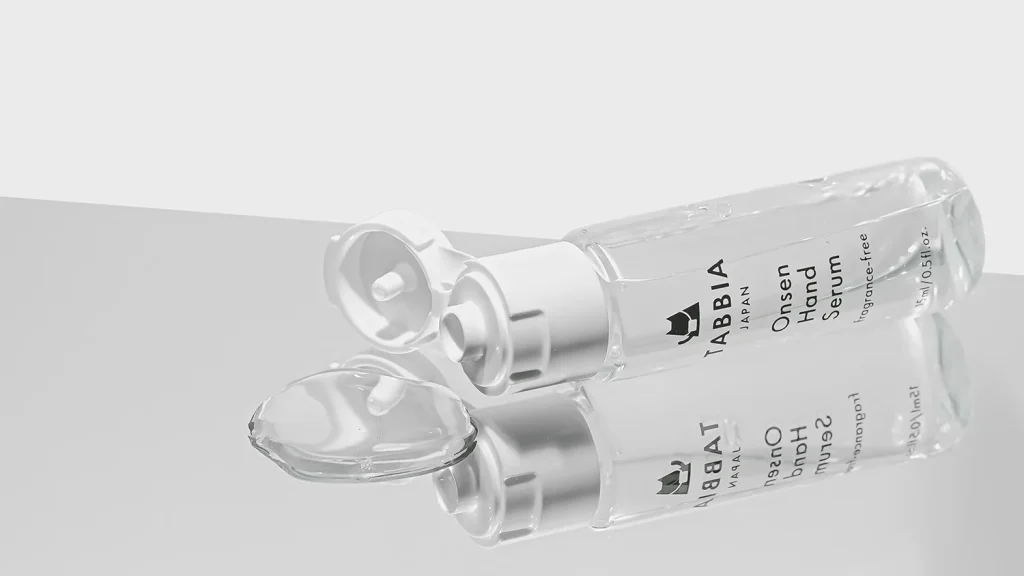 ベタつかない新感覚ハンドケア|温泉水で潤うハンドセラムとは