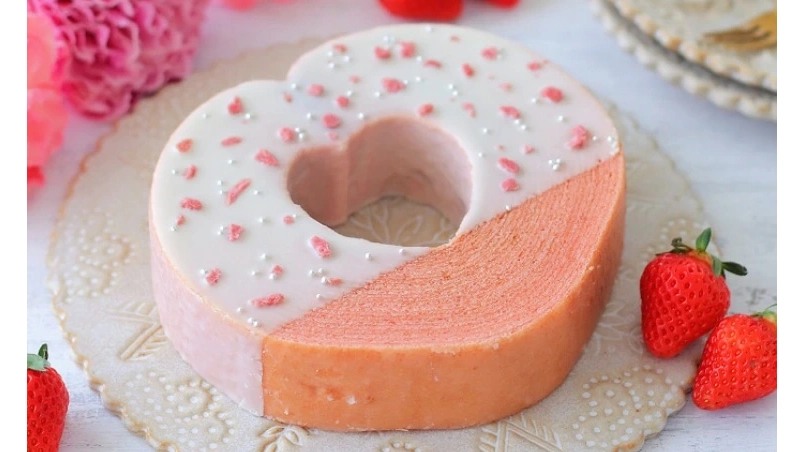 春ギフトにぴったり。幸せを重ねる苺バウムクーヘン