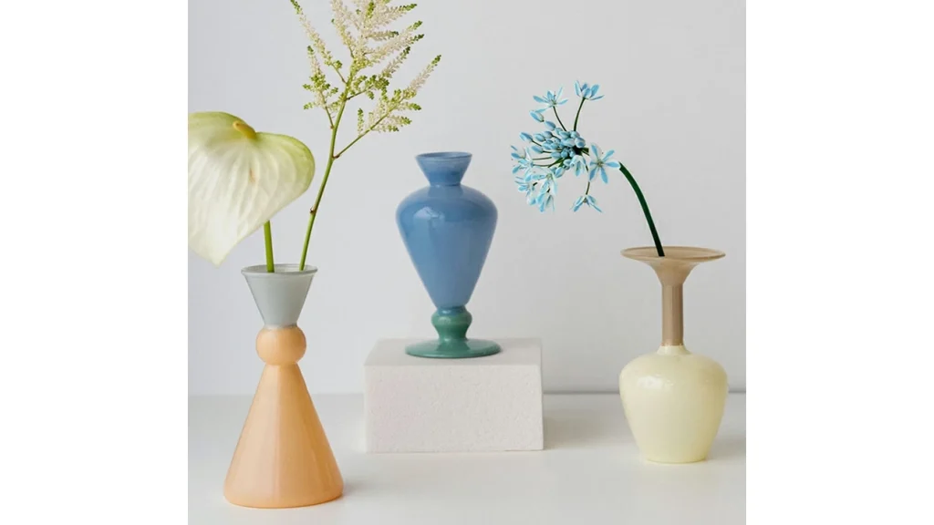 置くだけで空間が変わる。amabro「ツートン フラワーベース」