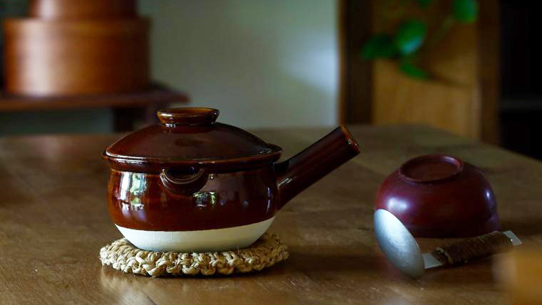 【萬古焼】かもしか道具店のおかゆ鍋｜やさしい味わいを引き出す万能土鍋