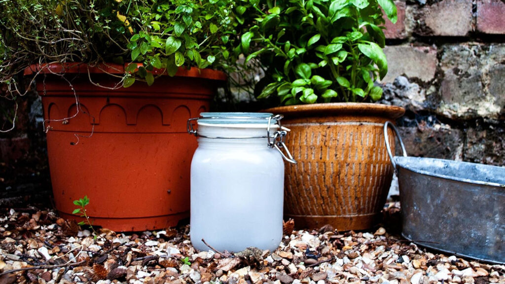 太陽光で灯る『Sun Jar ソーラー充電ランプ』が幻想的でおしゃれ