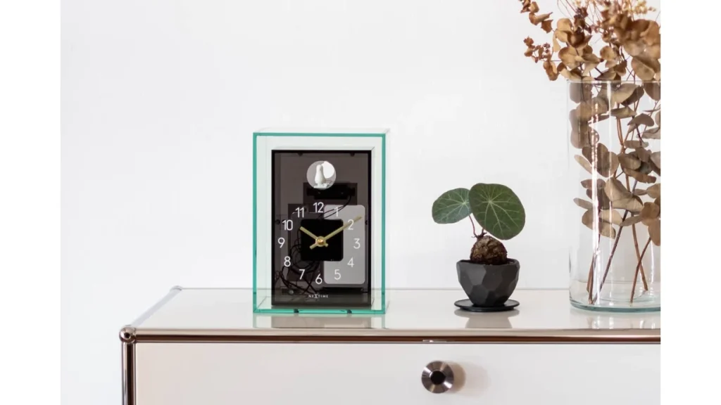 置くだけで空間がおしゃれに｜レトロモダンな鳩時計『Acrylic CucKoo』