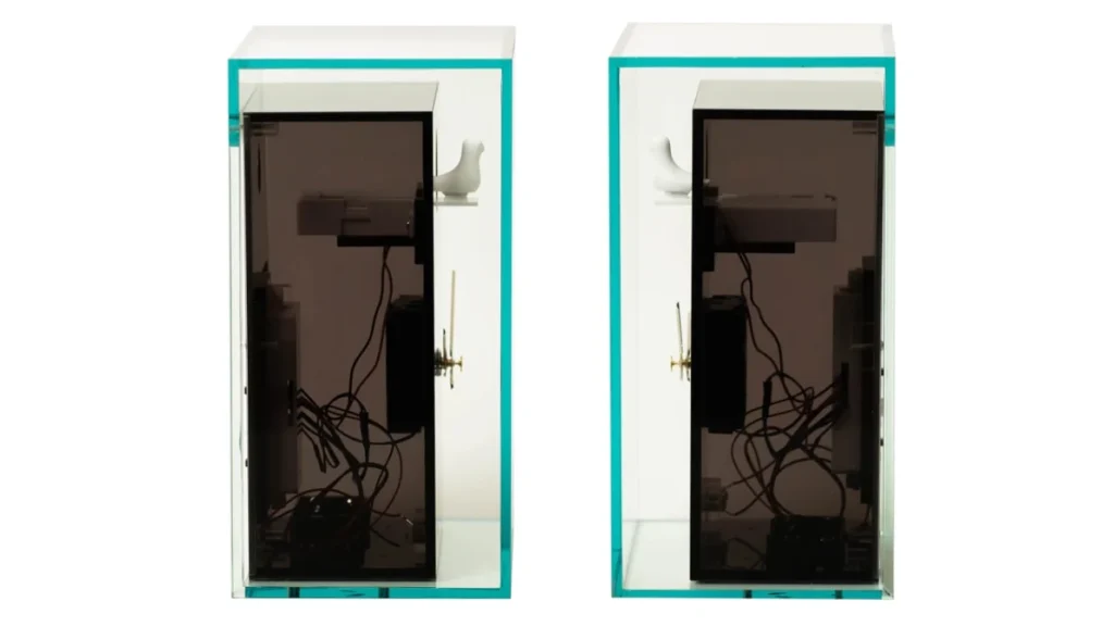 置くだけで空間がおしゃれに｜レトロモダンな鳩時計『Acrylic CucKoo』