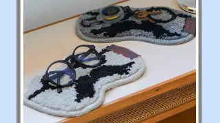 眼鏡置きだけじゃない！多用途に使えるタフティーグラッシーズマットの魅力