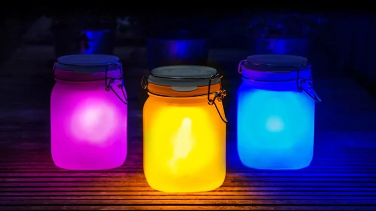 太陽光で灯る『Sun Jar ソーラー充電ランプ』が幻想的でおしゃれ