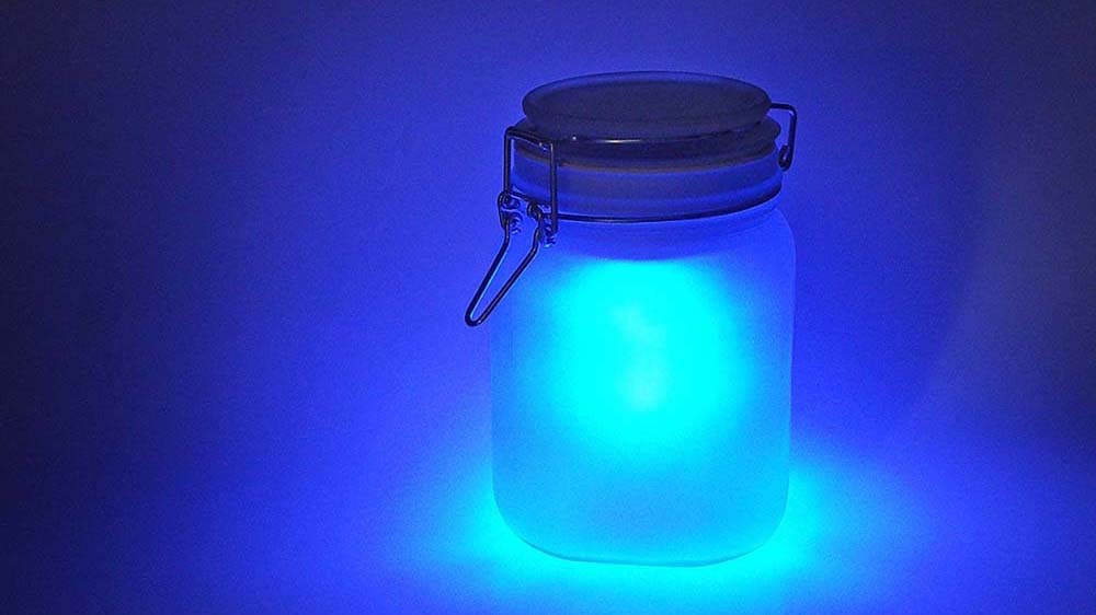 太陽光で灯る『Sun Jar ソーラー充電ランプ』が幻想的でおしゃれ