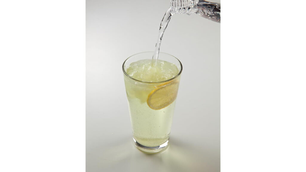 夏の熱中症対策やおうちカフェにも！『たべて飲む氷 レモン』が夏のおやつにおすすめ