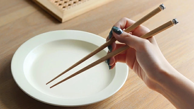 食卓がほっこり和む『coneco 箸』｜猫好きへのギフトにもおすすめ