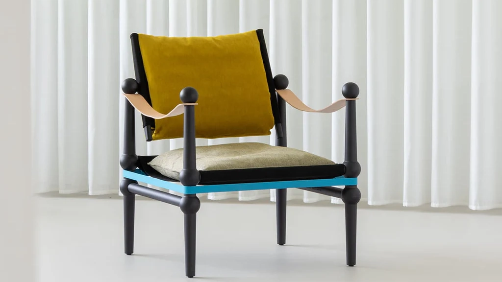 『Twain Armchair』｜サファリチェアを現代的に再解釈した名作チェア