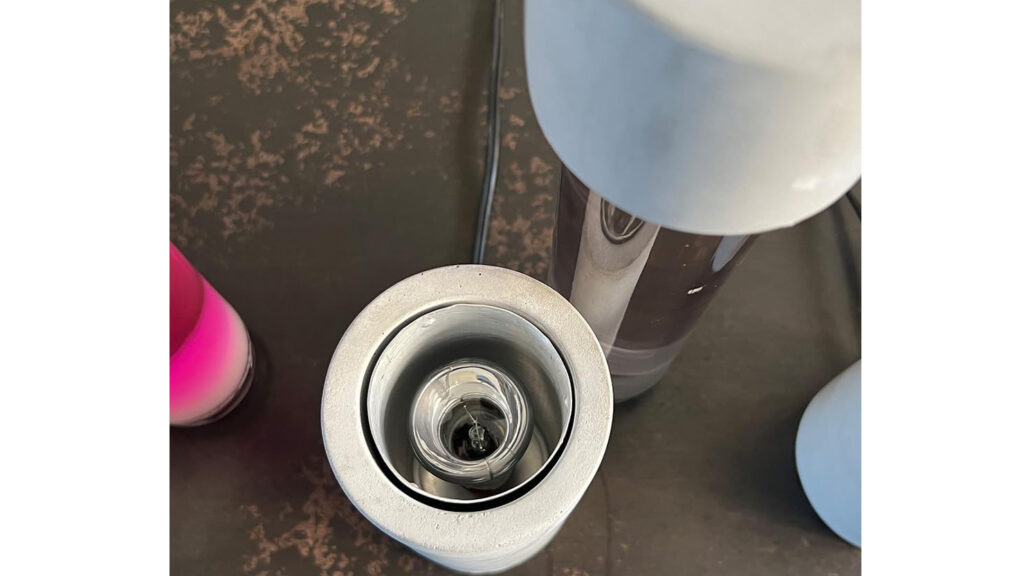 呼吸するように揺らぐ『Dripping Lamp』で癒しの空間づくり