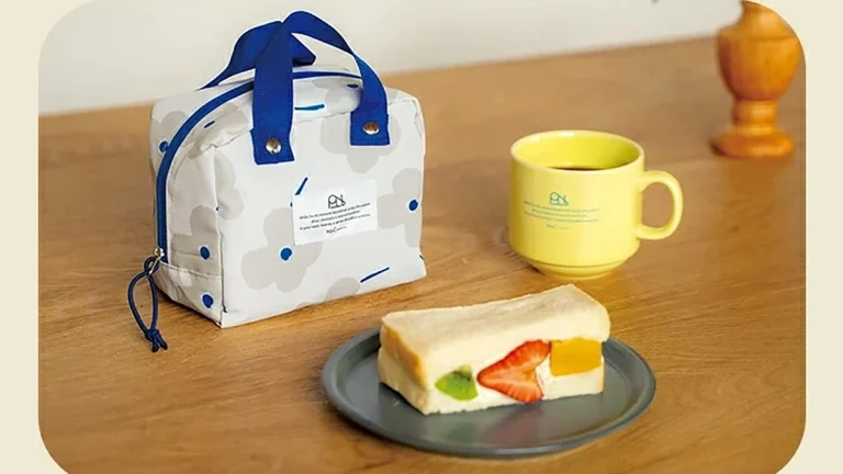 おにぎりや軽食に最適！かわいく持ち歩けるWpc.『冷保温ポーチ』