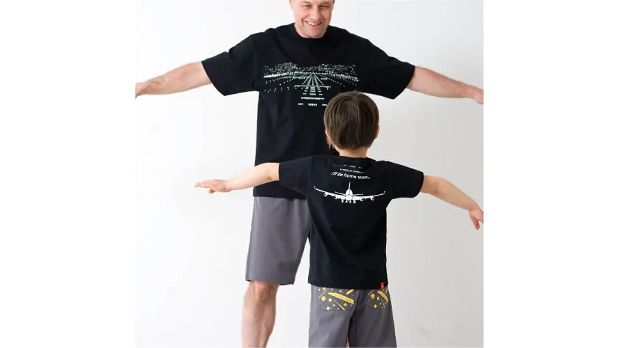 半袖Tシャツ『LANDING』は暗闇で光る空港の夜景が魅力！親子コーデも楽しめる一枚