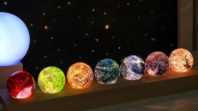 7色に輝く「水晶玉」｜幻想的な光を楽しむインテリアライト