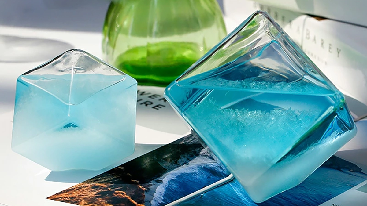透明な液体と結晶が幻想的『ストームグラス』おしゃれなインテリアギフト